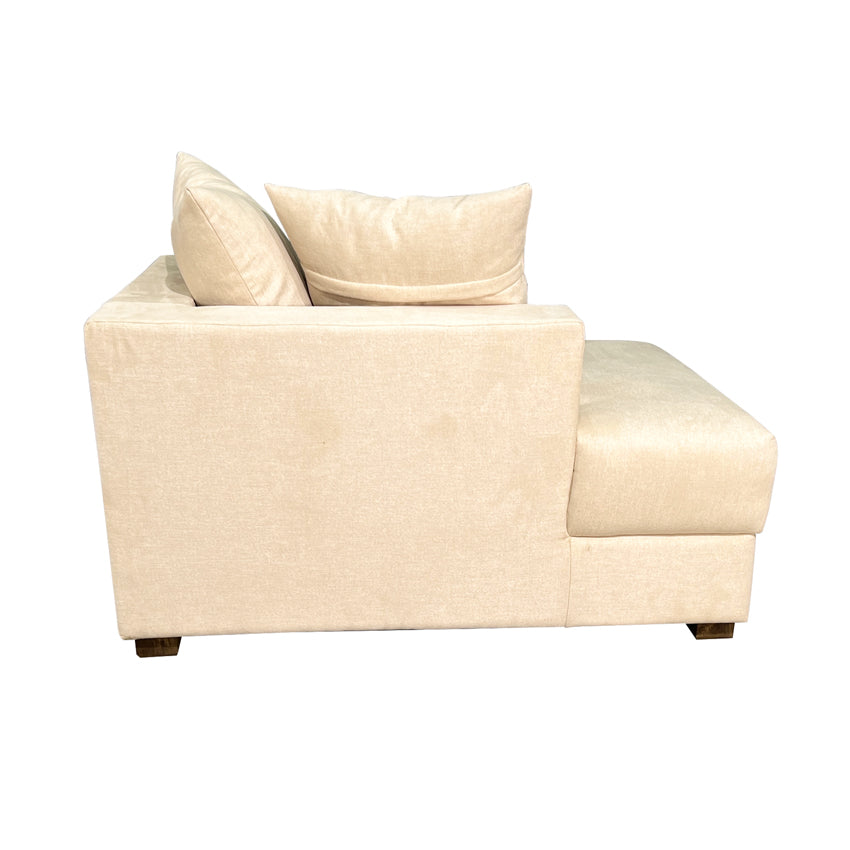 Striado Upholstered Sofa With Chaise Sectional
